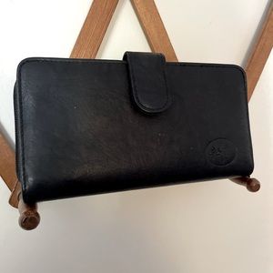 BUXTON |  Womens 100% Leather Black Snap Front Wallet